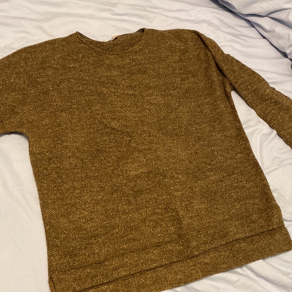 CY brand sweater size Large. Color Olive - Picture 4 of 4